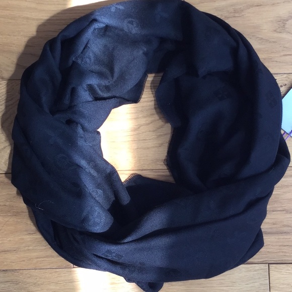Accessories - Louis like scarf